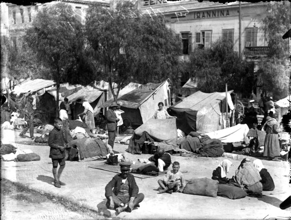 Oι πρόσφυγες του '22 καταφθάνουν στην Ελλάδα πριν ακριβώς 100 χρόνια