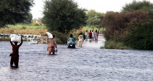 Πακιστάν: Έκκληση για βοήθεια- Φόβοι ότι το 1/3 της χώρας θα βυθιστεί κάτω από το νερό
