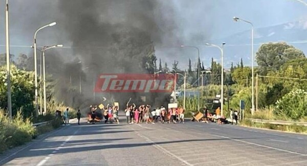 Αχαΐα: Κλειστή η εθνική οδός Πατρών-Πύργου από συγκέντρωση Ρομά - Καίγονται λάστιχα