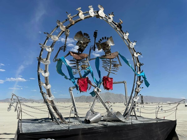 Το Burning Man επέστρεψε: Χιλιάδες κόσμου συρρέουν στην Black Rock City για πρώτη φορά μετά την Covid-19