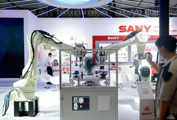 World Robot Conference kicks off in Beijing
