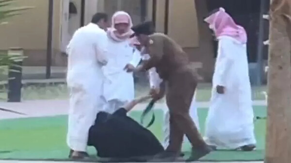 Σαουδική Αραβία: Γυναίκες ξυλοκοπούνται από μονάδες ασφαλείας σε ορφανοτροφείο - Σοκαριστικό βίντεο