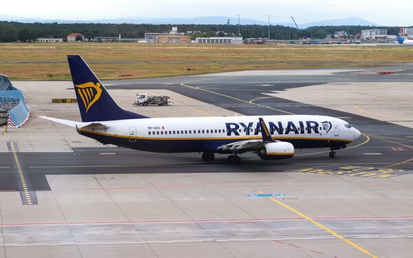 Η Ryanair κλείνει τη βάση της στην Αθήνα για τη χειμερινή σεζόν
