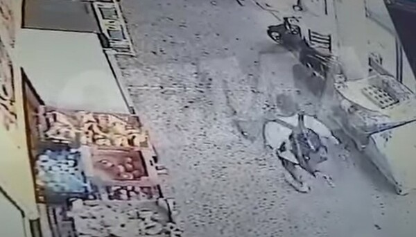 Βίντεο-ντοκουμέντο: Ο δράστης τρέχει να διαφύγει μετά τους πυροβολισμούς στην πλατεία Βάθη