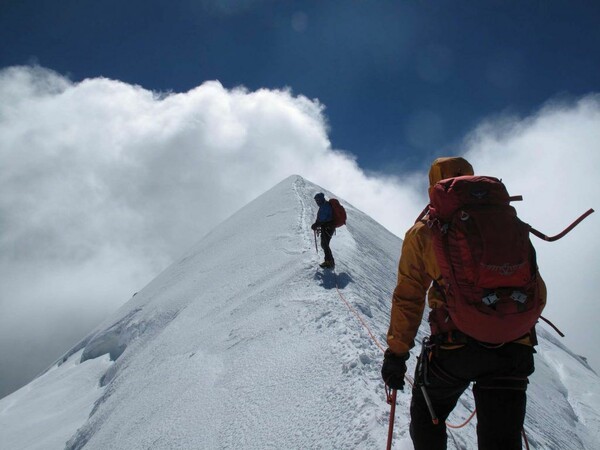 Κατολίσθηση στις Άλπεις: Η στιγμή που ορειβάτες γλιτώνουν από την τελευταία στιγμή