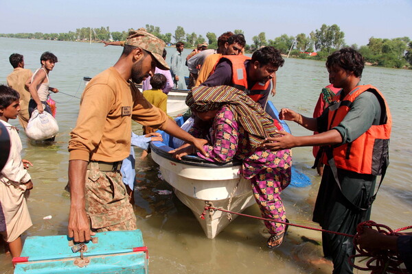 Χάος στο Πακιστάν: Εκατοντάδες νεκροί από τις πλημμύρες- Ανάμεσά τους 441 παιδιά