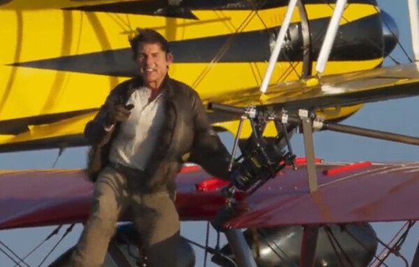 Τομ Κρουζ: Κόβει την ανάσα βίντεο από τα γυρίσματα -Όρθιος πάνω στο φτερό εν ώρα πτήσης