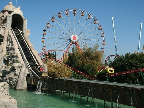 Allou Fun Park: Στη ΜΕΘ 21χρονη μετά το ατύχημα με το τρενάκι- Η ανακοίνωση της εταιρείας