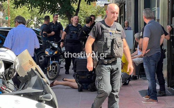 Θεσσαλονίκη: Λογιστής σε αμόκ έσπασε τζαμαρία και βγήκε στο δρόμο με αεροβόλο - «Σα να είχε τρελαθεί»