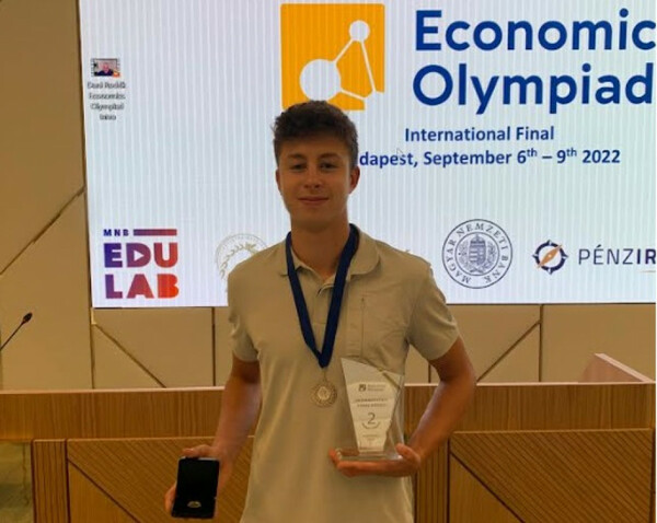 Διεθνής Οικονομική Ολυμπιάδα: Αργυρό μετάλλιο σε Έλληνα μαθητή- Ξεχώρισε σε 38.000 διαγωνιζόμενους
