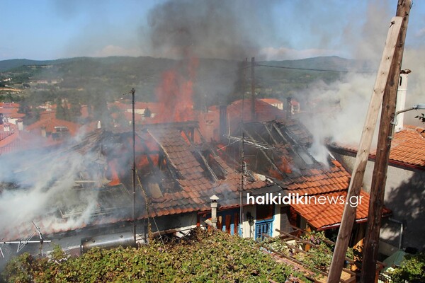 Χαλκιδική: Νεκρή ανασύρθηκε γυναίκα από φλεγόμενο σπίτι