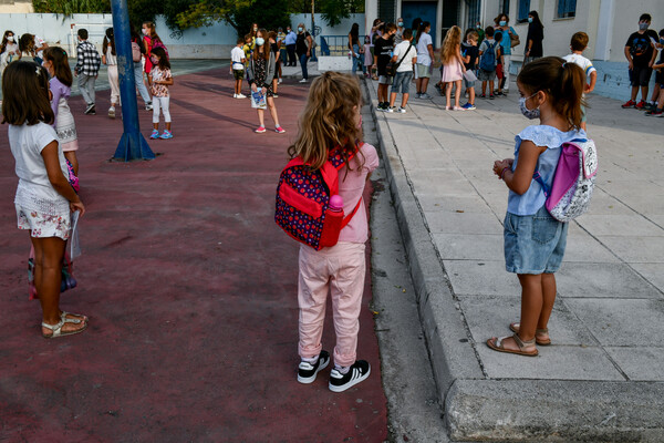 Αρχίζει σήμερα η νέα σχολική χρονιά χωρίς μάσκες και self test- Όλες οι αλλαγές