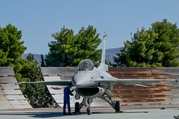 Στο δυναμικό της Πολεμικής Αεροπορίας δύο αναβαθμισμένα F-16 Viper – Παραδόθηκαν από τις ΗΠΑ