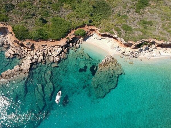 Times: Τα δέκα καλύτερα ελληνικά νησιά για ήρεμες διακοπές	