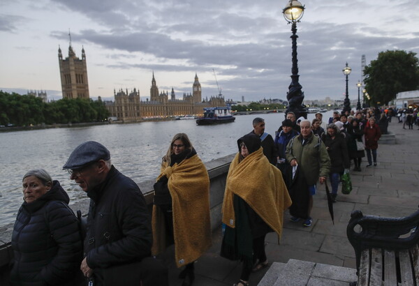 The Queue to end all queues: Brits do what they do best as they pay respects to Queen