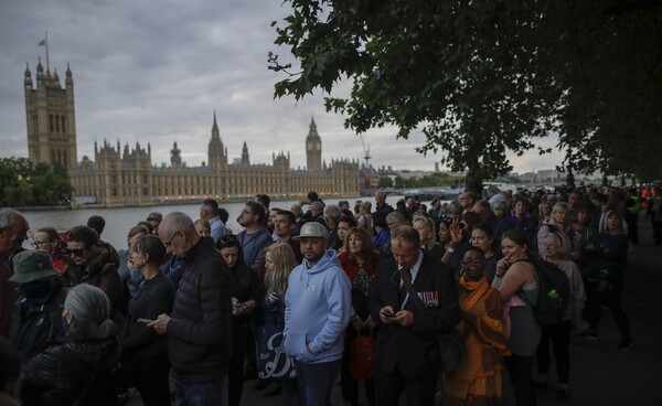 The Queue to end all queues: Brits do what they do best as they pay respects to Queen