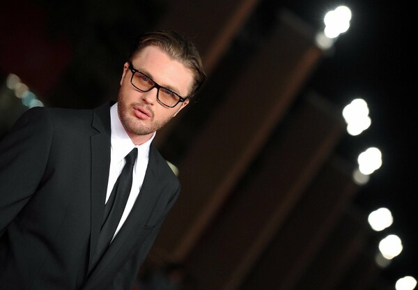MICHAEL PITT STRAPPED TO GURNEY AND HOSPITALIZED After Outburst In NYC
