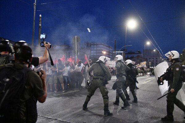 Επεισόδια σε συλλαλητήριο φοιτητών στο κέντρο της Αθήνας