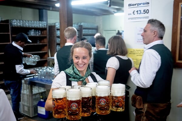 Επέστρεψε το Oktoberfest- Άνοιξε τις πύλες του, έπειτα από δύο χρόνια απουσίας