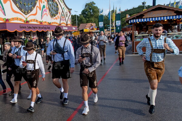 Επέστρεψε το Oktoberfest- Άνοιξε τις πύλες του, έπειτα από δύο χρόνια απουσίας