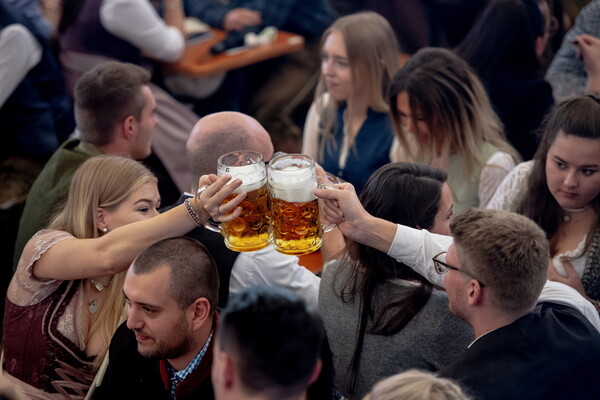 Επέστρεψε το Oktoberfest- Άνοιξε τις πύλες του, έπειτα από δύο χρόνια απουσίας