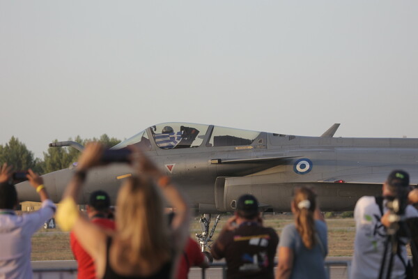 Athens Flying Week: Εντυπωσιακές πτήσεις, το Rafale έκλεψε την παράσταση