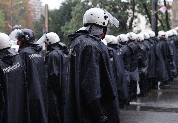 Σερβία: Δεκάδες συλλήψεις μετά τα επεισόδια για την πορεία του Pride - «Αποφύγαμε τα σοβαρά»