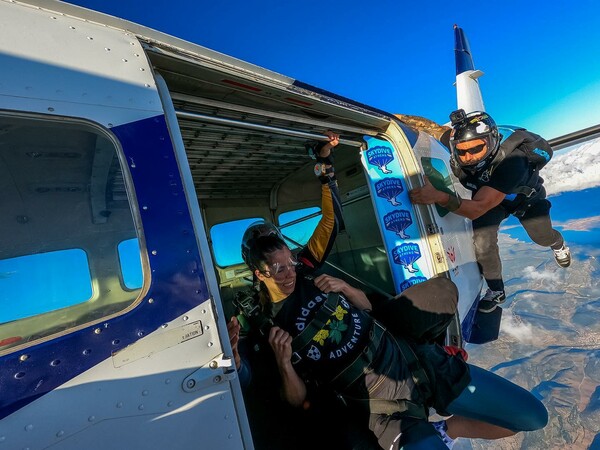 Η Κατερίνα Στεφανίδη στους αιθέρες, αλλιώς- Έκανε skydive