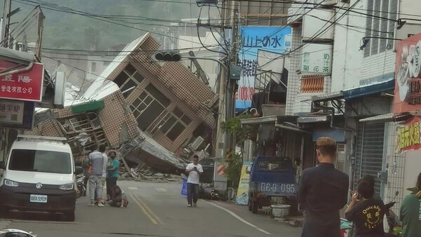 Κατάρρευση κτιρίου στην Ταιβάν