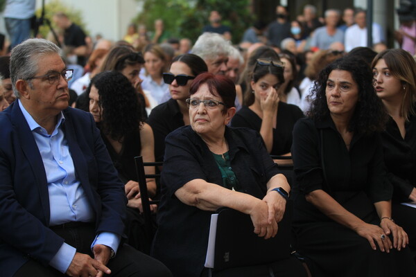 Η τελετή αποχαιρετισμού στον Κώστα Καζάκο: «