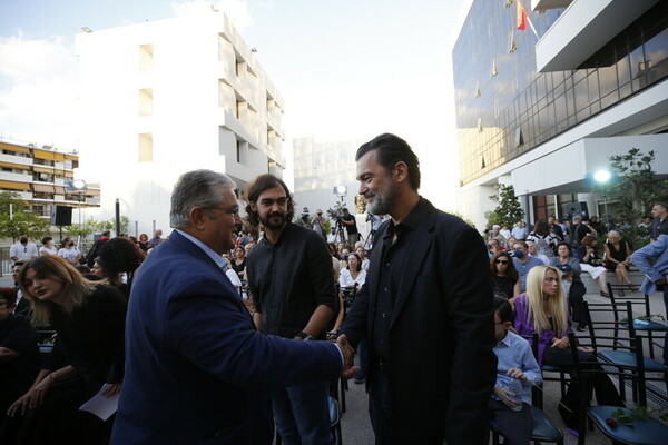 Τελετή αποχαιρετισμού στον Κώστα Καζάκο- Στο Περισσό συγγενείς και φίλοι για το «τελευταίο αντίο»
