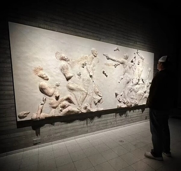 Ο Μπραντ Πιτ παρουσιάζει τα πρώτα του έργα γλυπτικής σε μια έκθεση στο μουσείο Τέχνης 