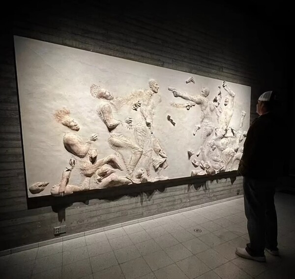 Ο Μπραντ Πιτ παρουσιάζει τα πρώτα του έργα γλυπτικής σε μια έκθεση στο μουσείο Τέχνης