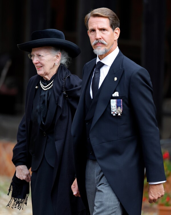 Θετική στον covid η βασίλισσα της Δανίας- Μόλις είχε επιστρέψει από την κηδεία της βασίλισσας Ελισάβετ