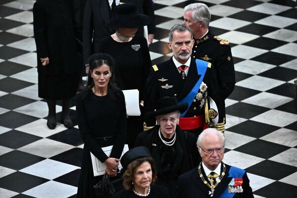 Θετική στον covid η βασίλισσα της Δανίας- Μόλις είχε επιστρέψει από την κηδεία της βασίλισσας Ελισάβετ