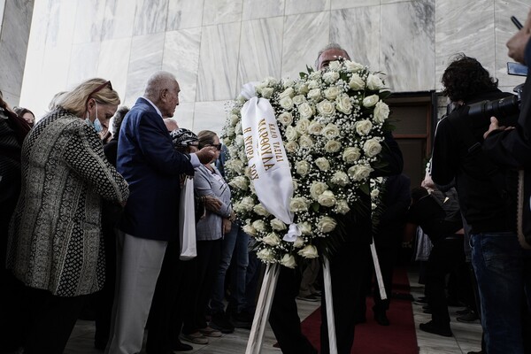 Μάρθα Καραγιάννη: Συγκίνηση και χειροκρότημα στην κηδεία- Το συγκινητικό μήνυμα της Ζωζώς Σαπουντζάκη