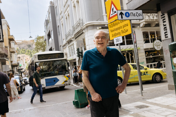 Μπρους Κλαρκ: «Οι μικρογειτονιές της Αθήνας και οι μικροκοινωνίες τους είναι από τα γοητευτικότερα στοιχεία αυτής της πόλης»