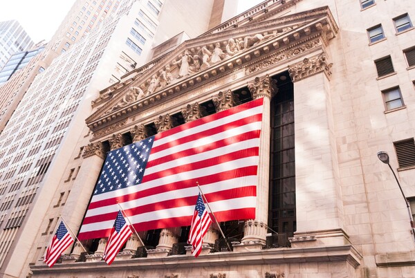 Wall Street: «Βουτιά» για τέταρτη συνεχόμενη μέρα υπό το φόβο ύφεσης - Κάτω από 30.000 μονάδες ο Dow Jones