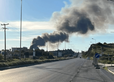 Βόλος: Μεγάλη φωτιά σε παλιό εργοστάσιο στη ΒΙΠΕ - Οριοθετήθηκε η πυρκαγιά στη Ναύπακτο