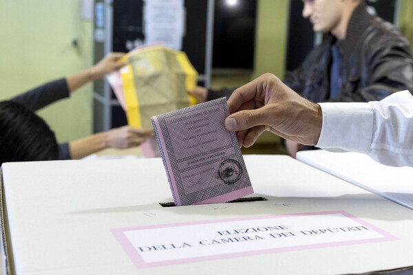 Εκλογές στην Ιταλία: Χαμηλότερο το ποσοστό σε σχέση με το 2018- Στις 10 το βράδυ ψηφίζει η Μελόνι
