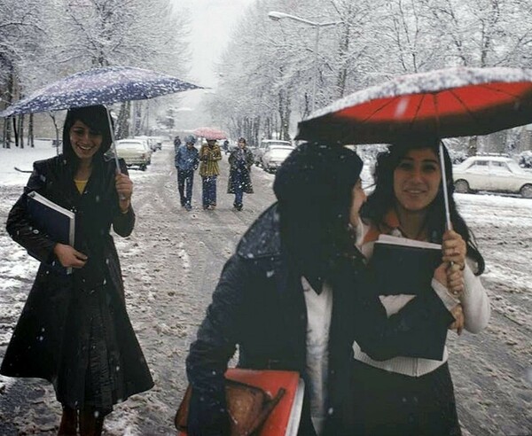 Eλεύθερες και δυναμικές γυναίκες στο Ιράν τη δεκαετία του '70