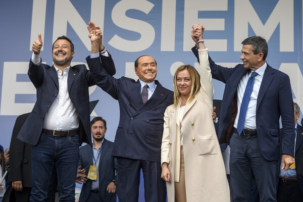 Η Ιταλία βυθίζεται στην αβεβαιότητα μετά τη νίκη της Τζόρτζια Μελόνι