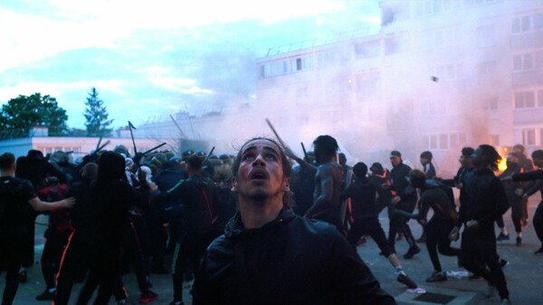 Athena: Πυροτεχνική λιτανεία εξέγερσης και καταστολής 