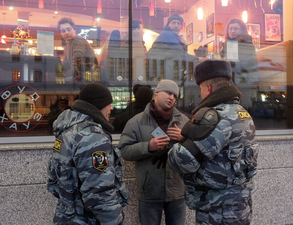 Η ρωσική αστυνομία ελέγχει άνδρα