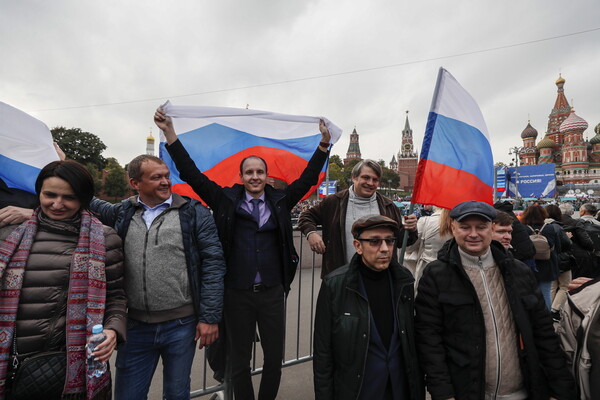 «Σόου» Πούτιν στην Κόκκινη Πλατεία μετά την προσάρτηση ουκρανικών εδαφών - «Η νίκη θα είναι δική μας!»