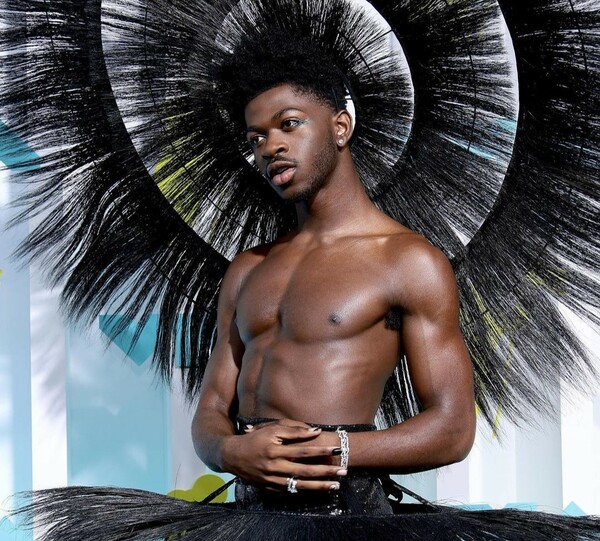 Lil Nas X: Σταμάτησε συναυλία για να πάει τουαλέτα- «Θα χρειαστώ ένα ή δυο λεπτάκια και επιστρέφω αμέσως»