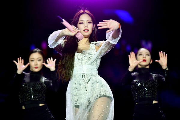 Blackpink: Διέρρευσαν ιδιωτικές φωτογραφίες της Jennie Kim - Ζητούν από τους φαν να μην κάνουν share