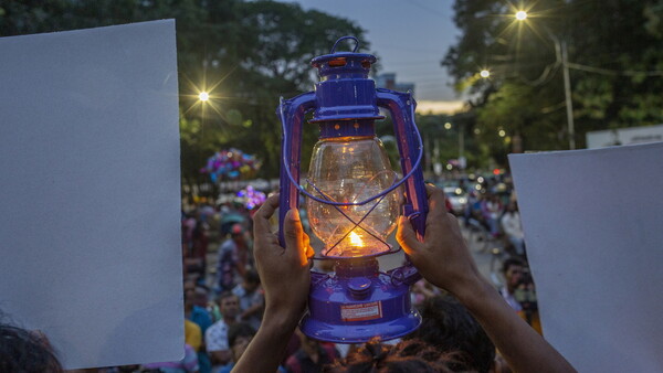 Μπανγκλαντές: Χωρίς ρεύμα 130 εκατ. άνθρωποι μετά από γενικευμένο μπλακ-άουτ	