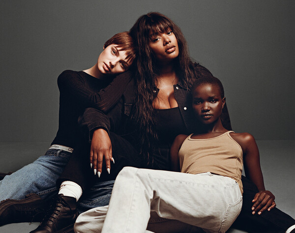 Η Calvin Klein λανσάρει την καμπάνια Fall 2022 με ένα εκτεταμένο cast “Culture Shapers”