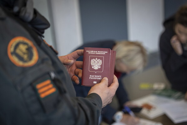 Μαζική φυγή από τη Ρωσία μετά την επιστράτευση: Έχουν εγκαταλείψει τη χώρα 700.000 πολίτες